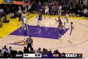 火眼金睛！尚帕尼造成犯规 雷迪克挑战成功取消犯规还拿到球权